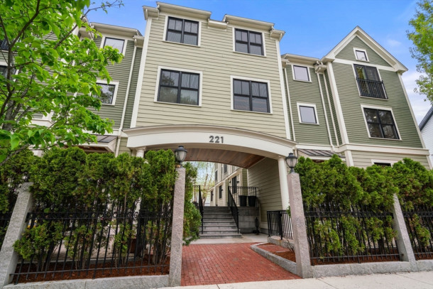 221 Beacon Street Unit 4, Somerville, MA